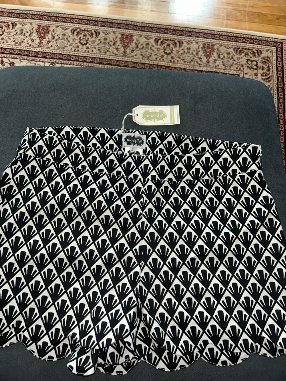 Mud Pie Black and White Scalloped Geometric Shorts 🩳